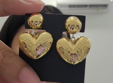 Earring 