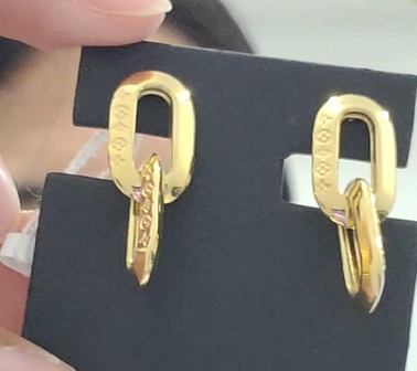 Earring 