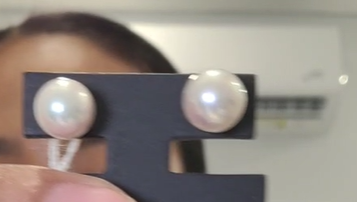 EARRING
