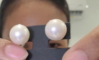 PEARL EARRING