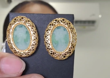 CAMEO EARRING