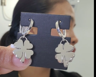 DANGLING EARRING 