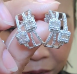 DIA EARRING